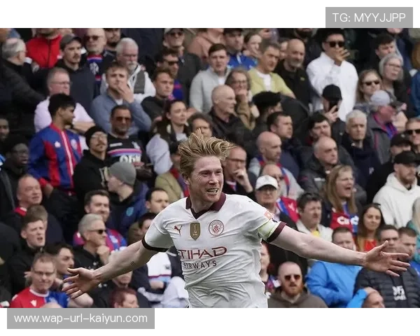 曼城德布劳内在中路做球后直塞实现助攻——精准传球背后的力量